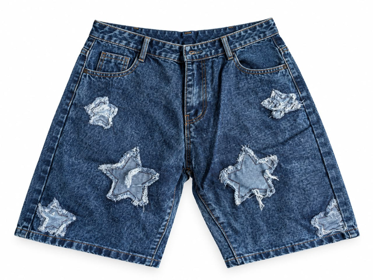 Short en jean acid wash bleu avec patchs étoiles effrangés