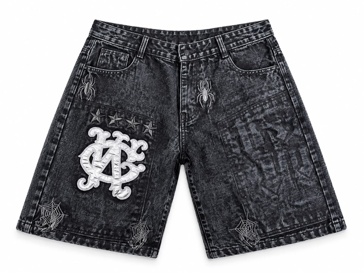 Short en jean noir avec patch gothique argenté et broderies araignées
