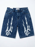 Short en jean bleu foncé acid wash avec imprimés flammes et crânes