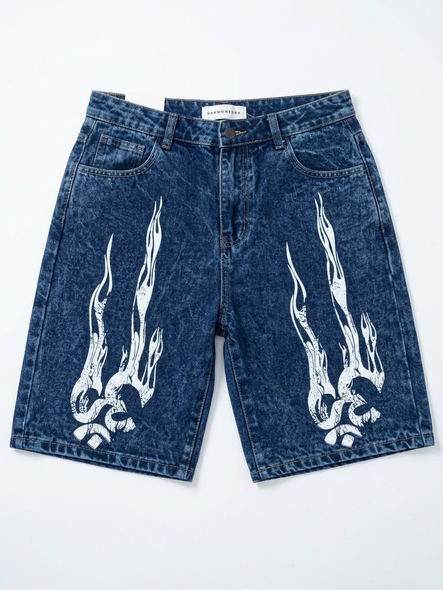 Short en jean bleu foncé acid wash avec imprimés flammes et crânes